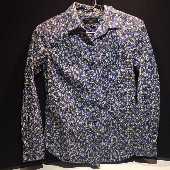 Banana Republic Floral Harmony - X-Small Classic Fit Button Down Top - Picture 6 of 8